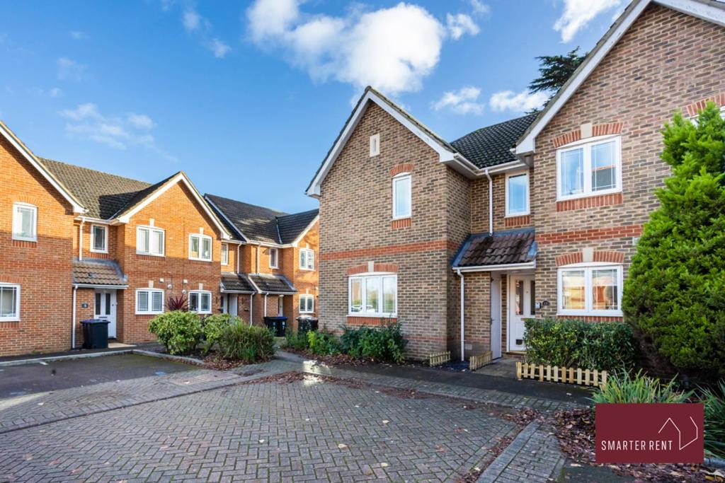 a row of brick houses on a street at Woking, Knaphill - 2 Bed House - Parking & Garden in Brookwood