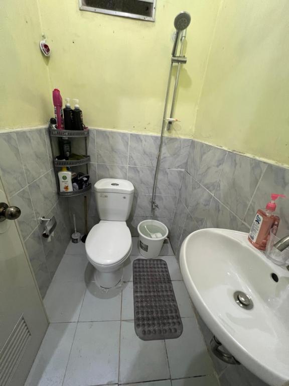 LUCIANO HOMES Staycation Caloocan - Housity