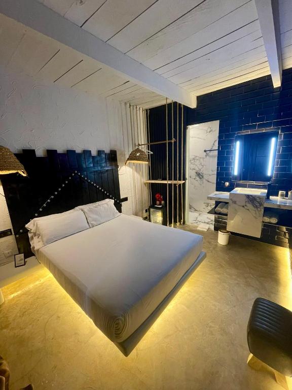 PAIISE Hotels - Economy Double Room