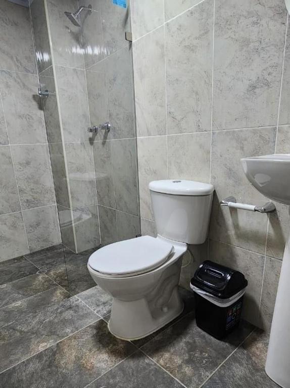 Koupelna v ubytování hotel medellin calasanz