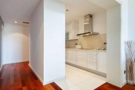 The Collection Barcelona - Wonderful 2-bd apart with balcony Plaza Cataluña