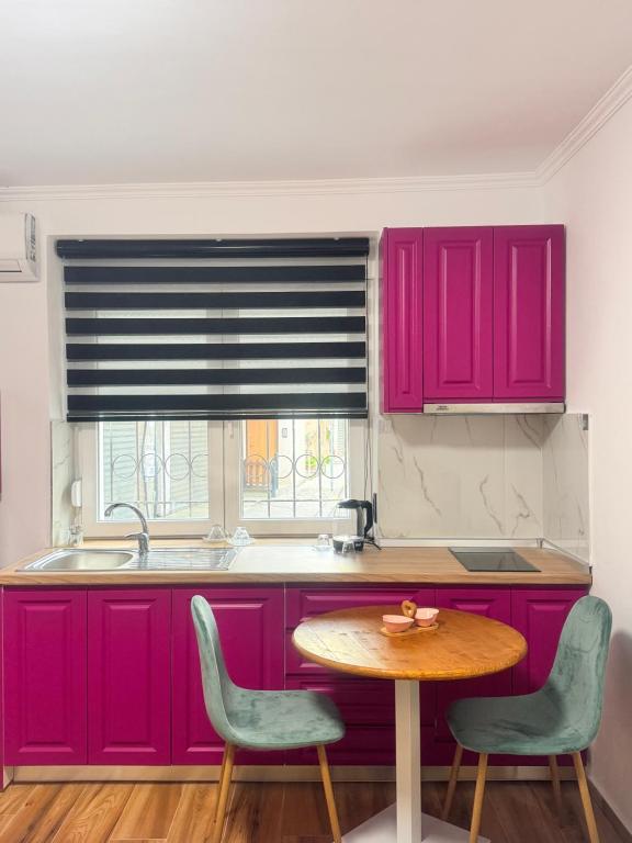 Kuchyň nebo kuchyňský kout v ubytování Keli’s apartments