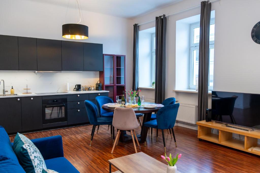 a kitchen and living room with a table and chairs at Mokotowska 7 in Warsaw