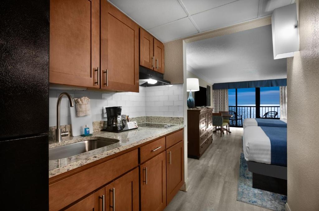 Sea Crest Oceanfront Resort photo
