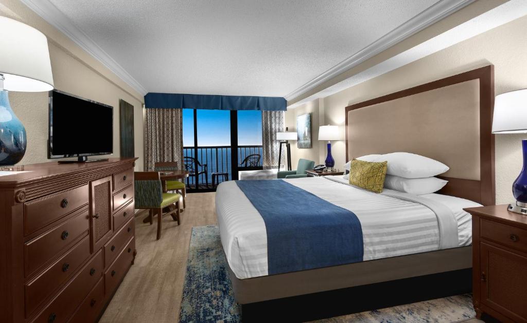 Sea Crest Oceanfront Resort - 
