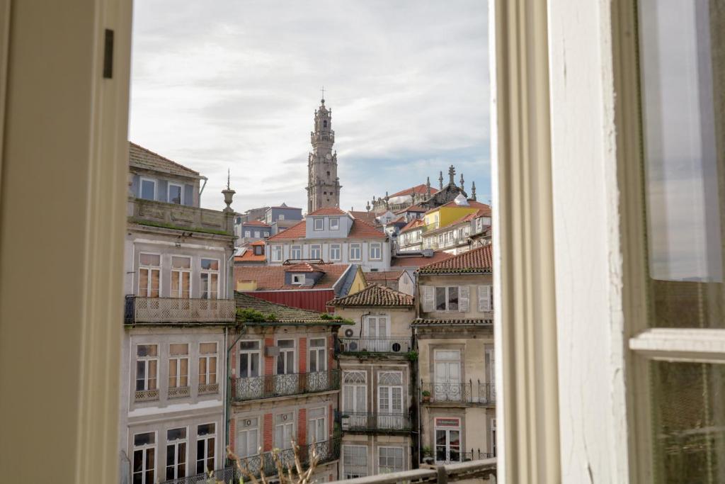 Cardosas Square Luxury Apartments by Porto City Hosts - Housity