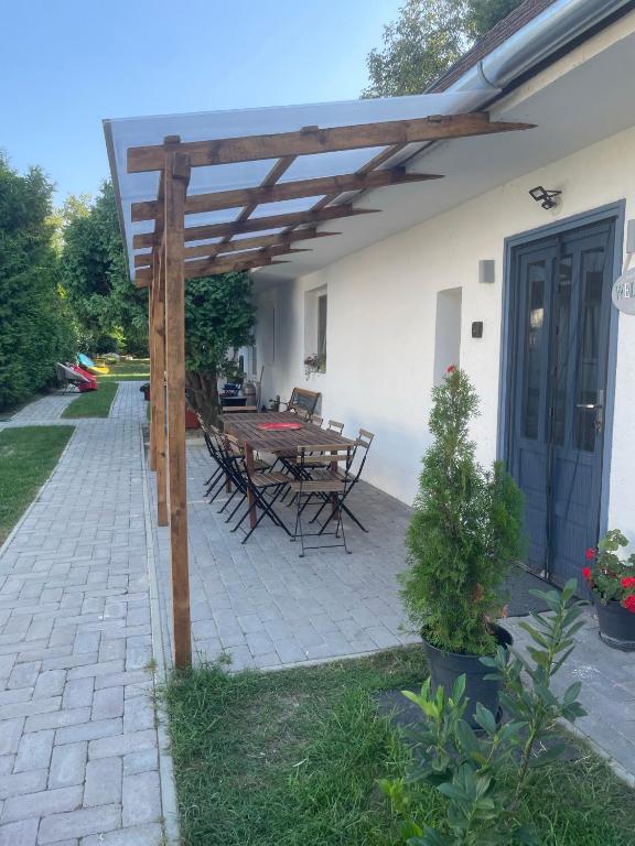 Vonkajšia záhrada v ubytovaní IstEni apartman Zamárdi, akár 12 fő! Balaton