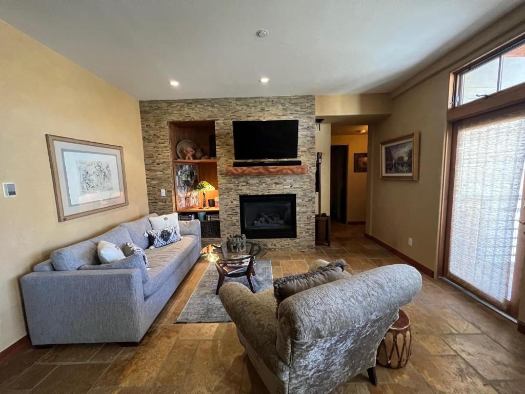 Et tv og/eller underholdning på Gorgeous Granita Ski in-Ski out