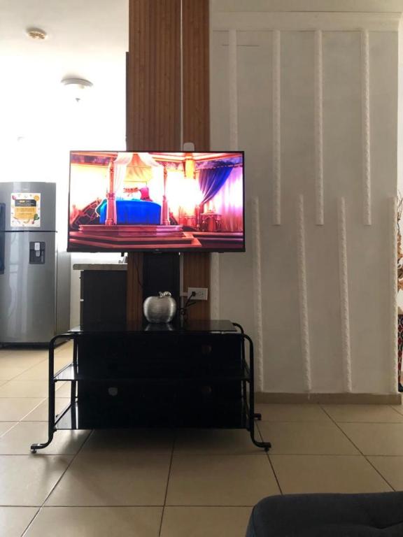 TV a/nebo společenská místnost v ubytování APARTAMENTO 3 habitaciones y piscina a solo 15 minutos del aeropuerto