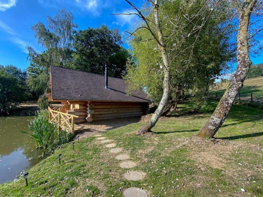 Gallery image of Log Cabin/Hot Tub on Private Lake Jurassic Coast in Bridport