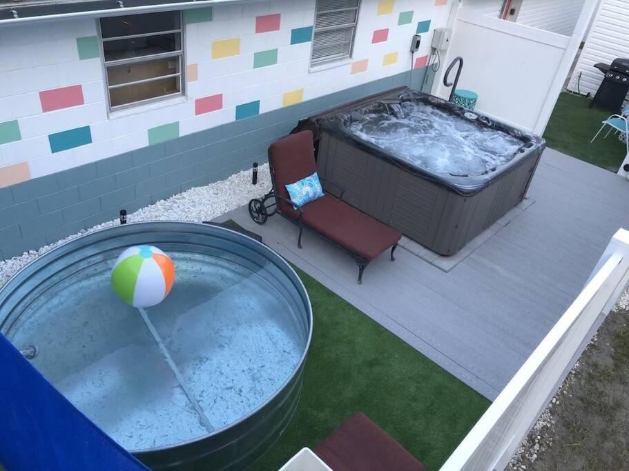 Imagine din galeria proprietății Amazing Hot Tub/ Stock Tank Pool în Pensacola
