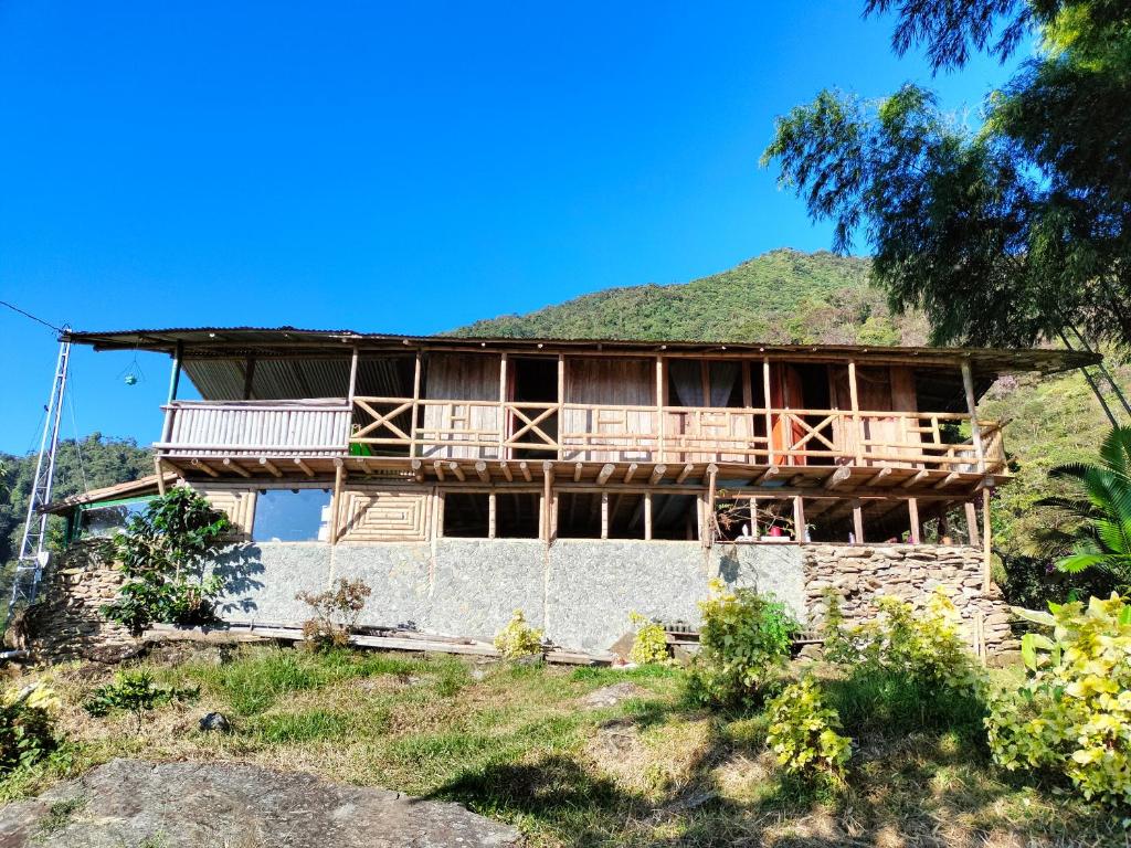 Nespecifikovaný výhled na hory nebo výhled na hory při pohledu z luxury tent
