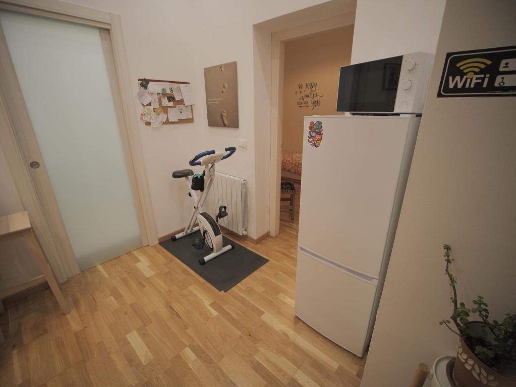 Telewizja i/lub zestaw kina domowego w obiekcie Itiseasy Palermo 1 e 2 Private Apartments