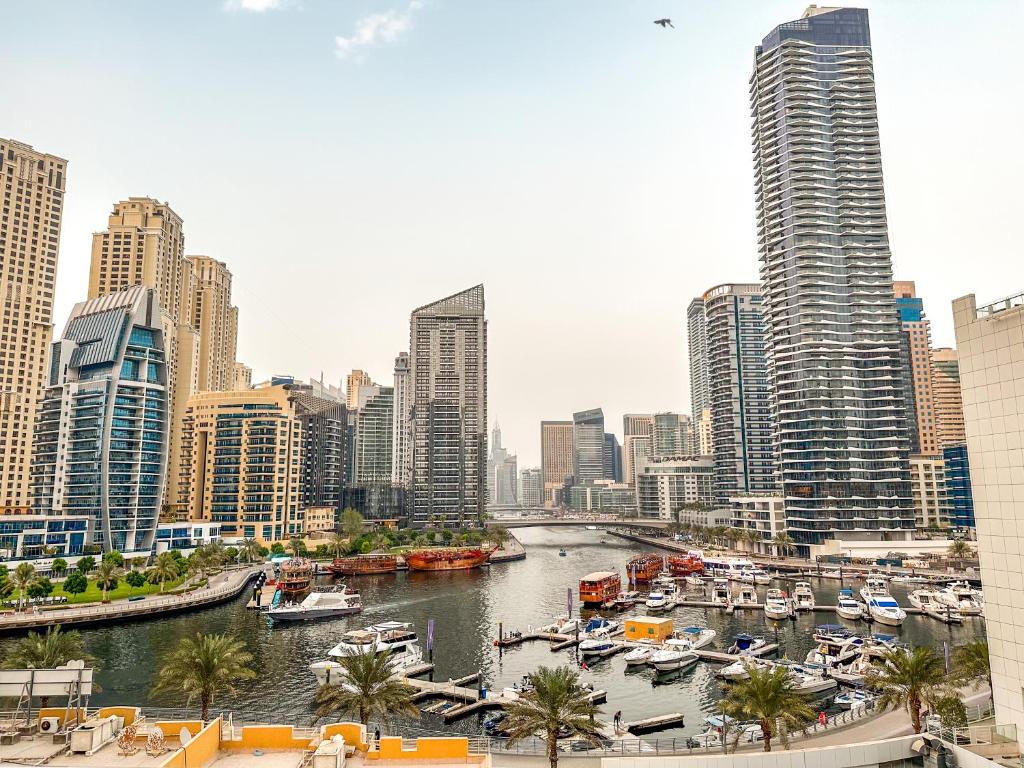 Galerija fotografija objekta Luxurious 2 Bedroom with Iconic Marina & Arabian Sea View u Dubaiju