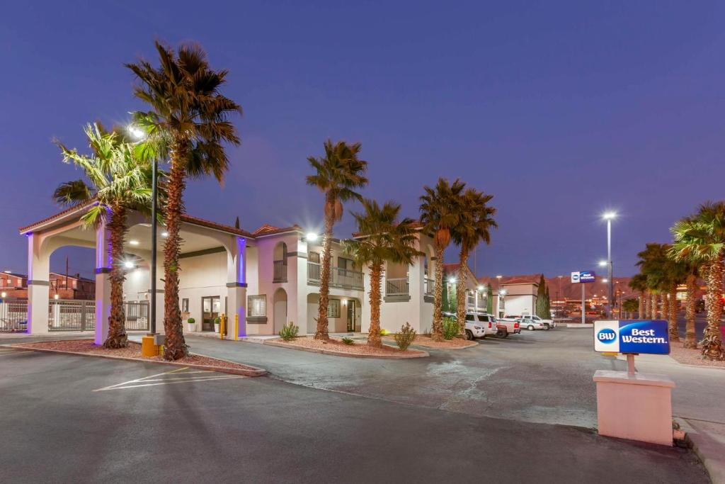 a hotel with palm trees in a parking lot at Best Western Sunland Park in El Paso