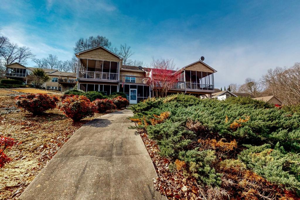 a large house with a driveway in front of it at The Tigers Oasis in Seneca