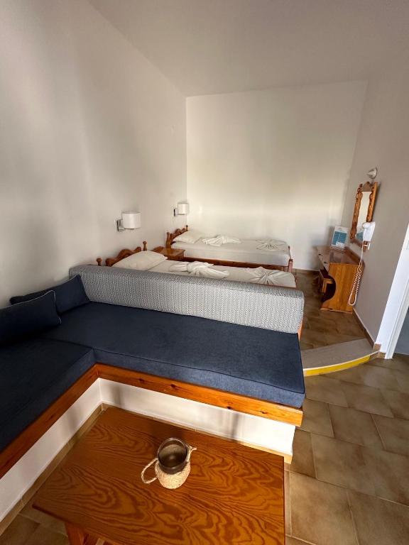 Postel nebo postele na pokoji v ubytování EFFIE'S STUDIOS