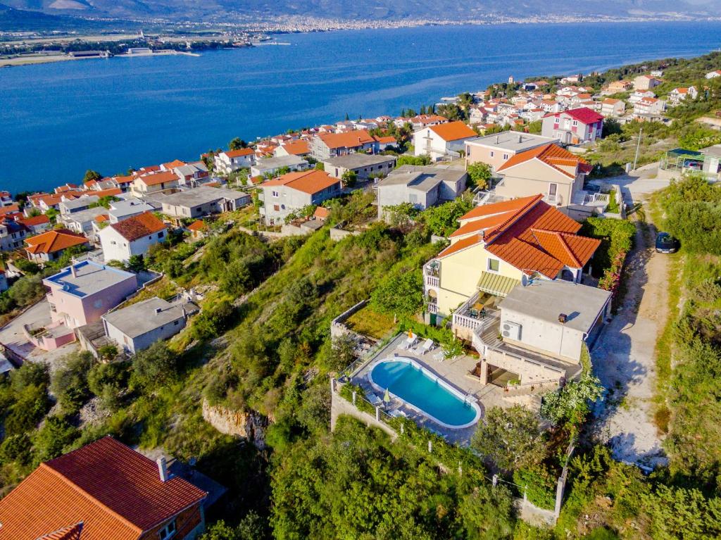 Family-friendly apartments with swimming pool Mastrinka, Ciovo - 22372
