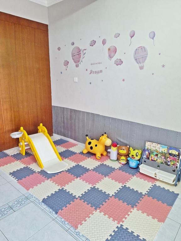 Postel nebo postele na pokoji v ubytování 23 Sri Kluang HomeStay - Up to 15pax