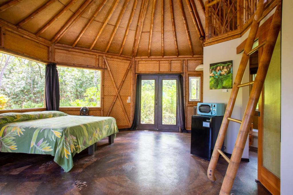 Postel nebo postele na pokoji v ubytování Kalani Oceanside Retreat