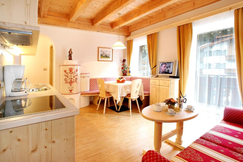 Kuchyň nebo kuchyňský kout v ubytování Garni B&B Schenk