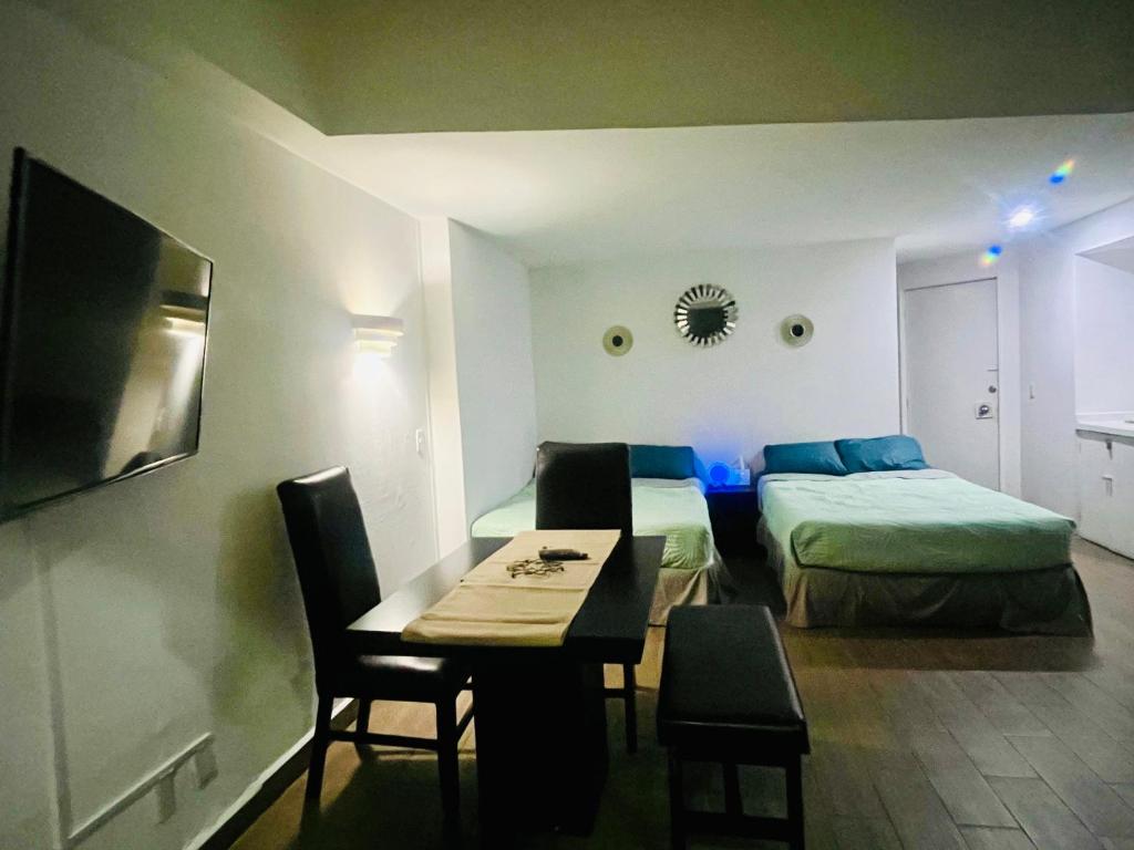 Postel nebo postele na pokoji v ubytování Hotel Torres Gemelas 2011 N