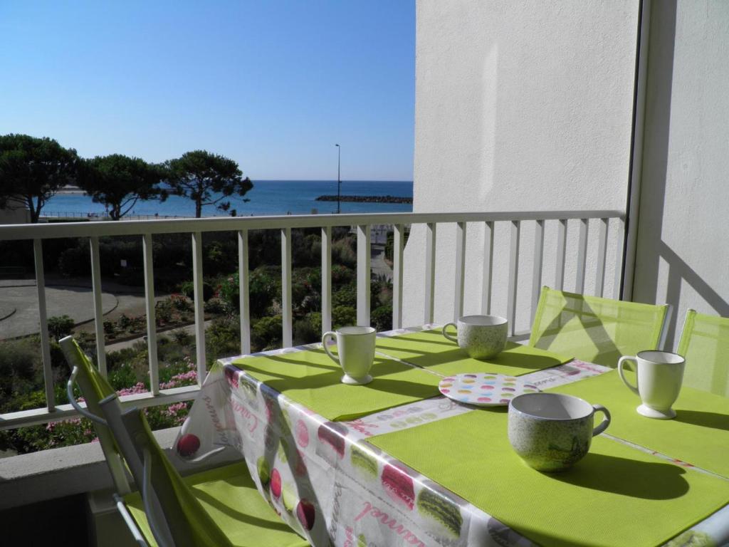 Photo de la galerie de l'établissement Studio bord de mer avec ascenseur et parking sécurisé - FR-1-338-555, à Sète