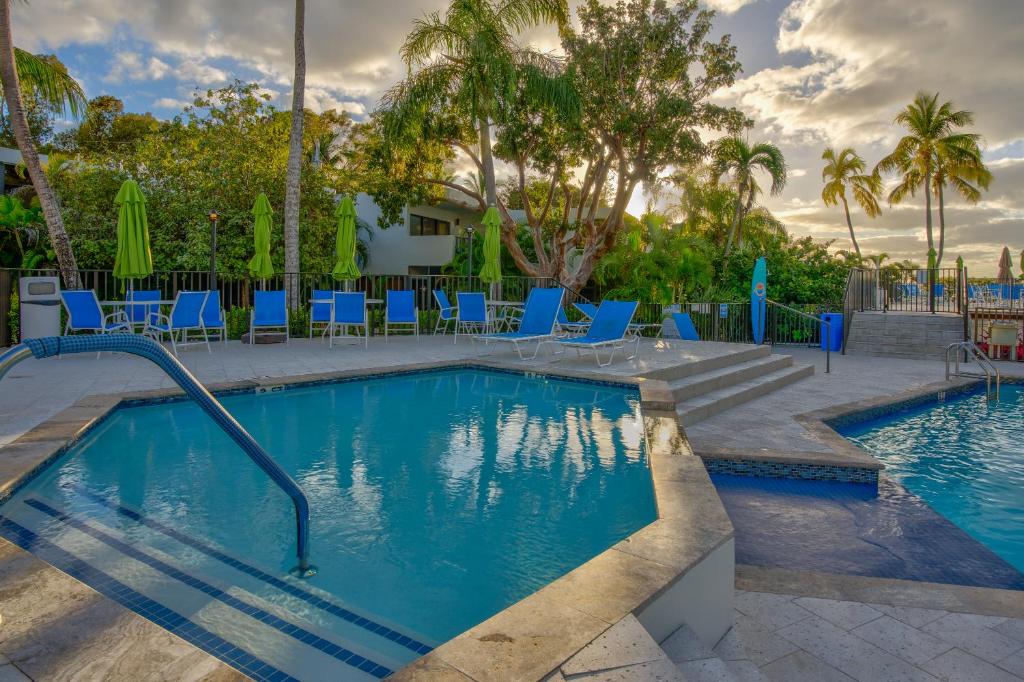 Bazén v ubytování 2BR in Key largo w pool and sunset views nebo v jeho okolí