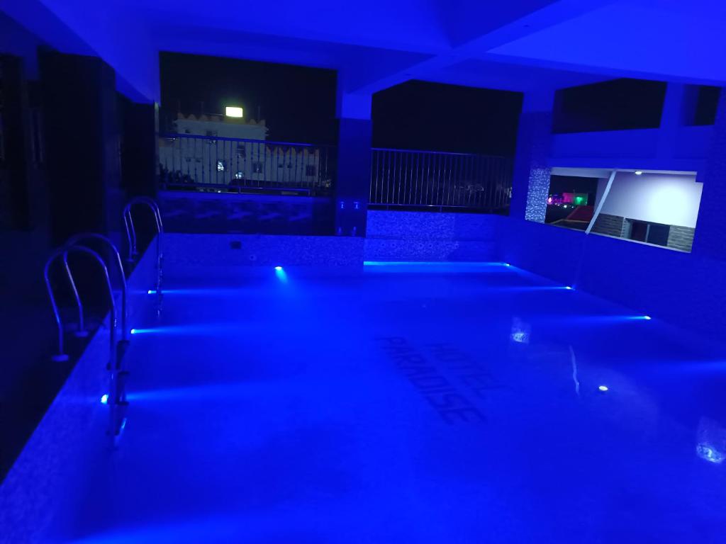 Bazén v ubytování Hotel Paradise nebo v jeho okolí