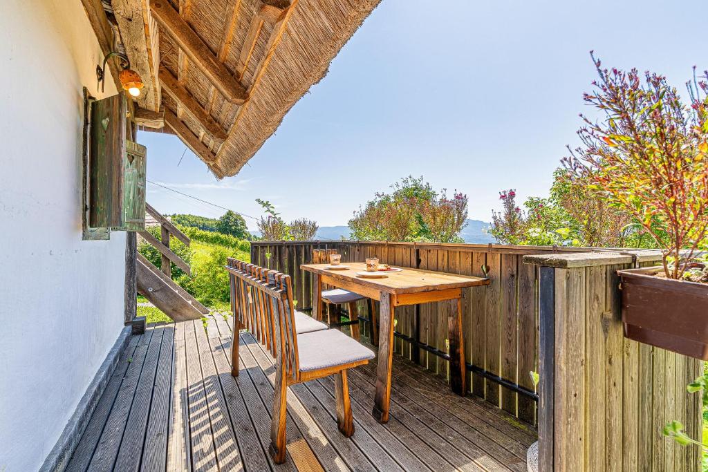 Balkón nebo terasa v ubytování Vineyard Cottages Skatlar