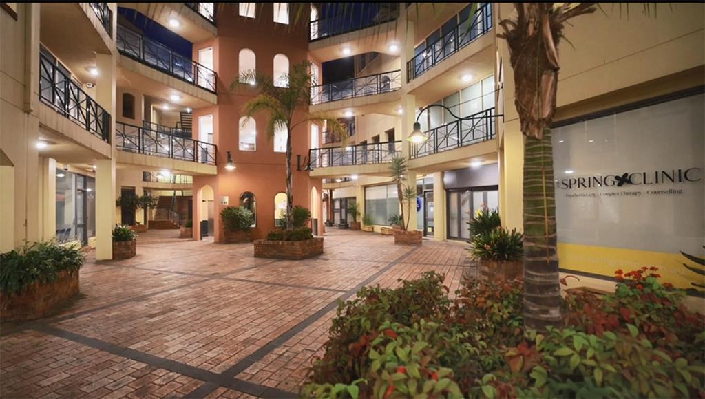 Clocktower Apartment Hotel - Resim 6