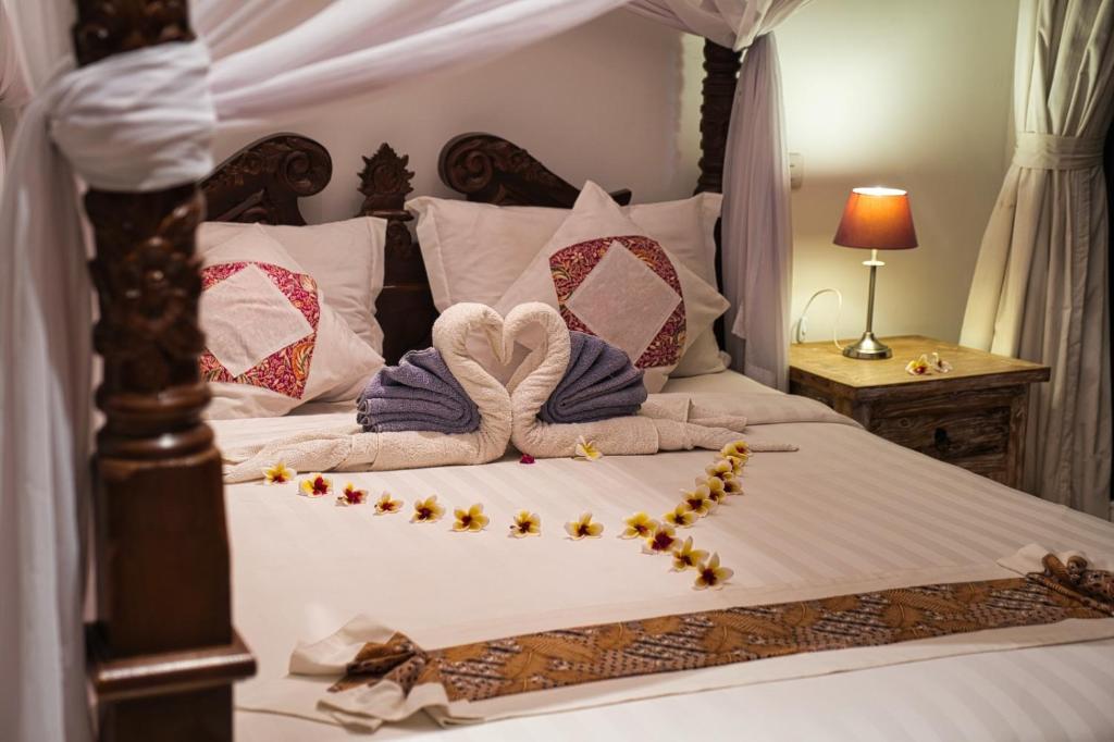 Letto o letti in una camera di Sing Sing Resort Lovina