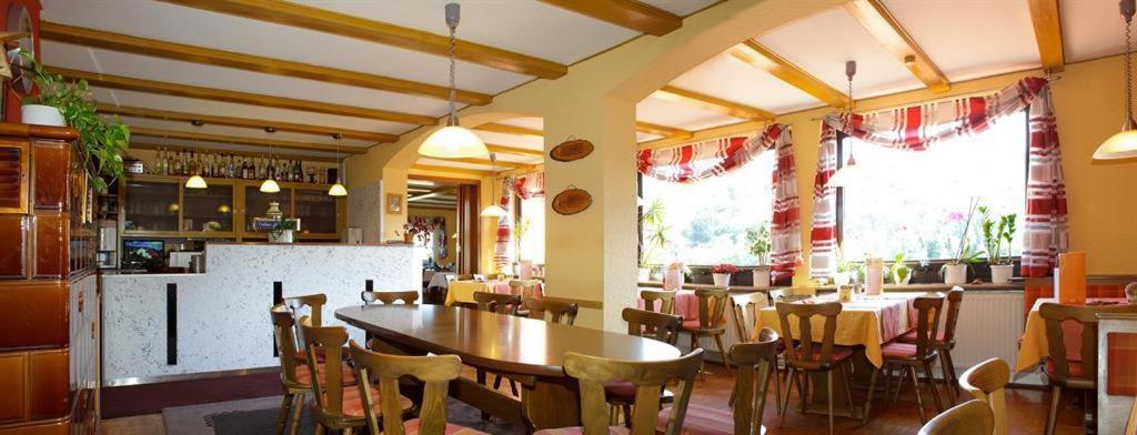 Restaurace v ubytování Gasthaus Trifelsblick