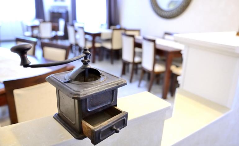 a wood stove sitting on a table in a restaurant at Pensiunea Junior in Cluj-Napoca