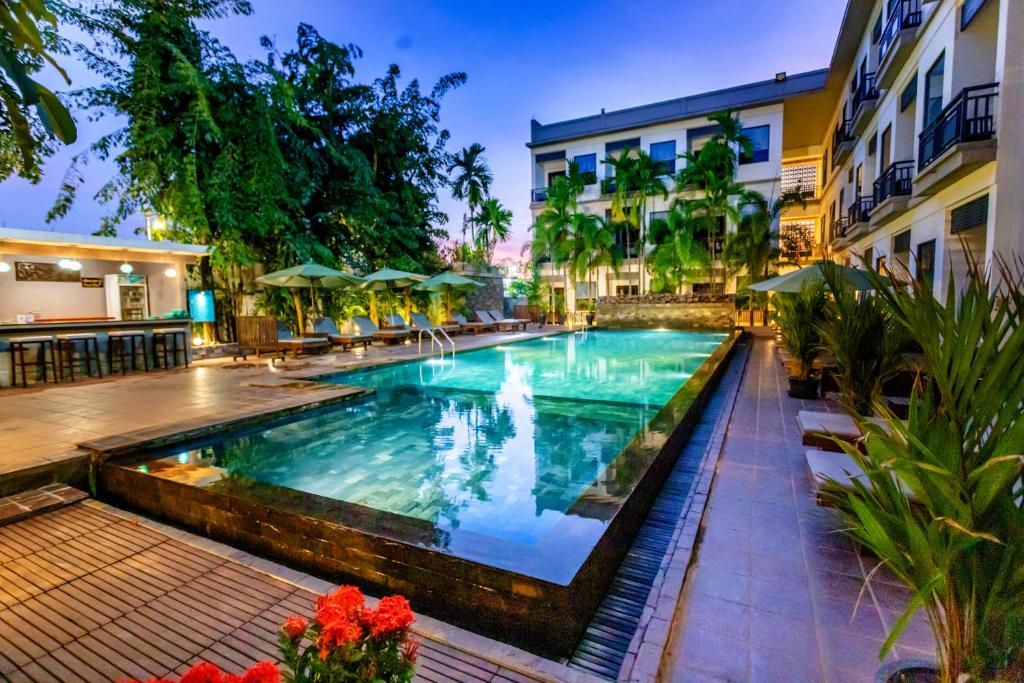 a swimming pool in the middle of a building at Green Amazon Residence Hotel in Siem Reap