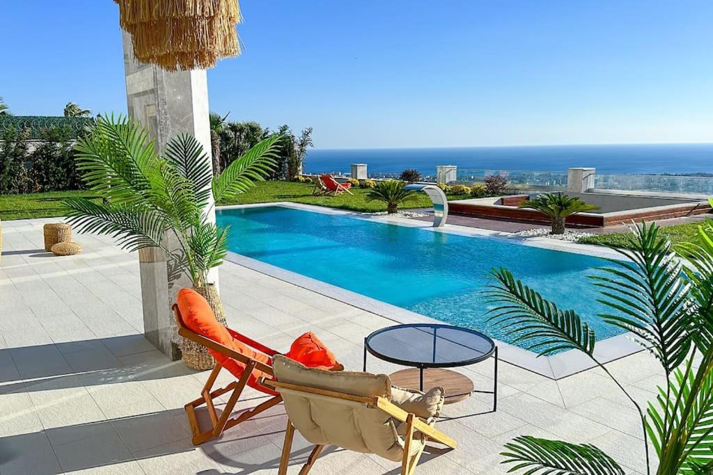 a view of a swimming pool with chairs and a table at Villa safkan in Silivri