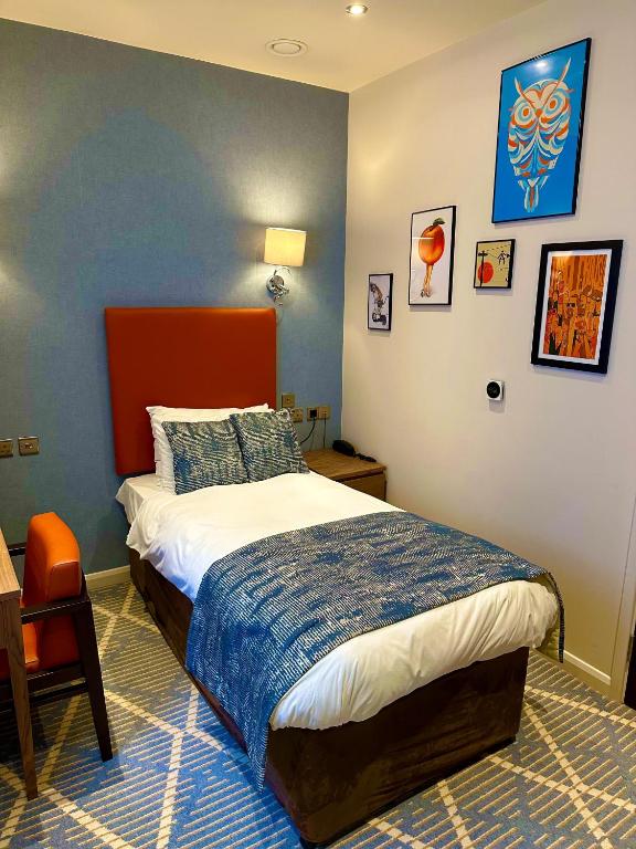 Postel nebo postele na pokoji v ubytování Prom Hotel
