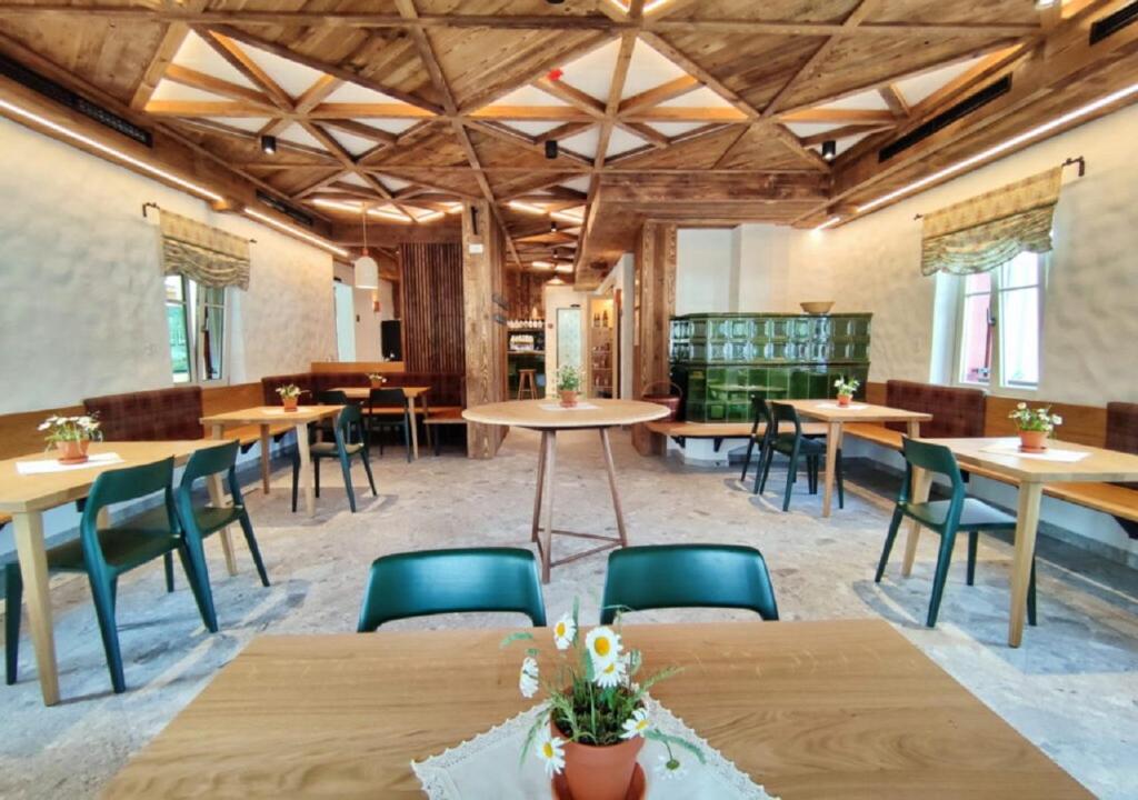 Restaurace v ubytování Guesthouse & Camping Danica Bohinj