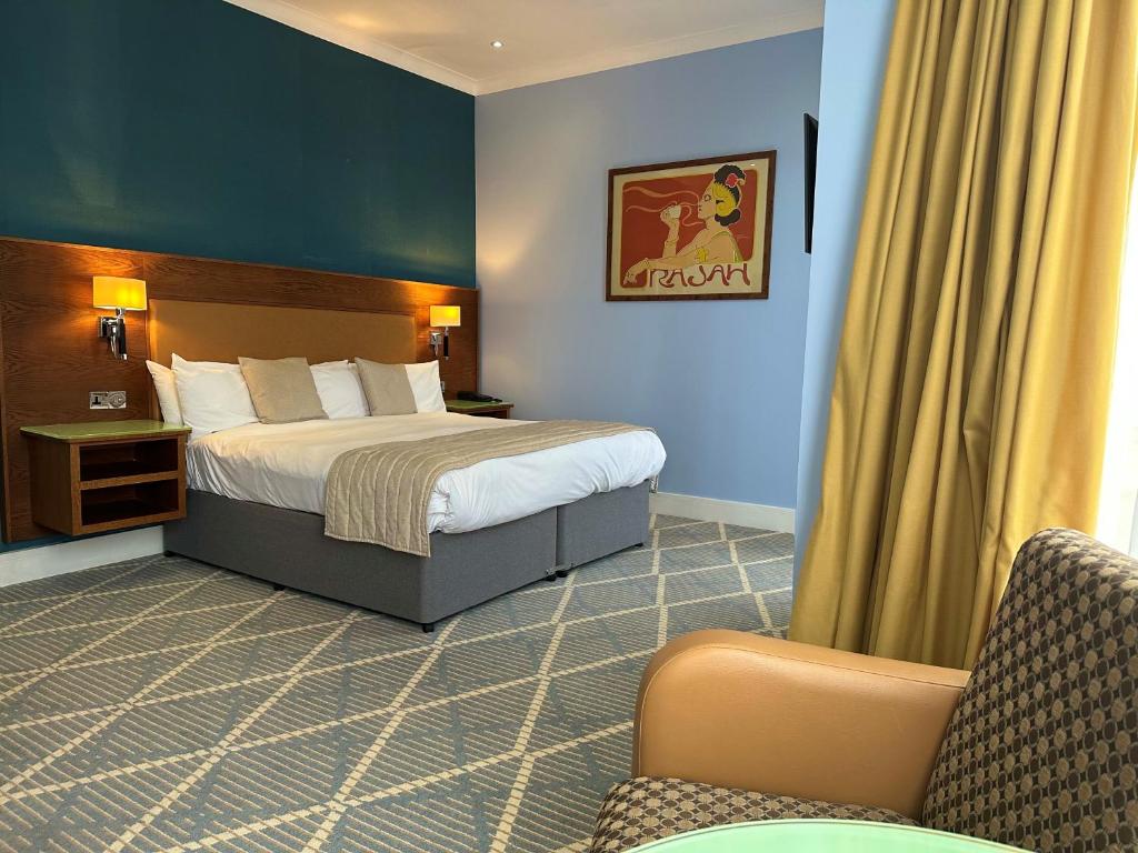 Postel nebo postele na pokoji v ubytování Prom Hotel