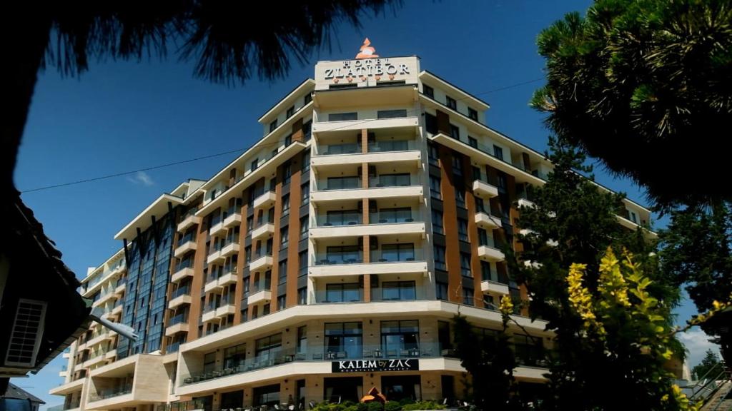 Το κτήριο όπου στεγάζεται  το διαμέρισμα