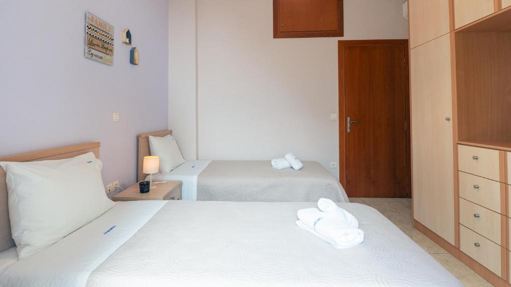 Postel nebo postele na pokoji v ubytování Vakakis-ME Apartments