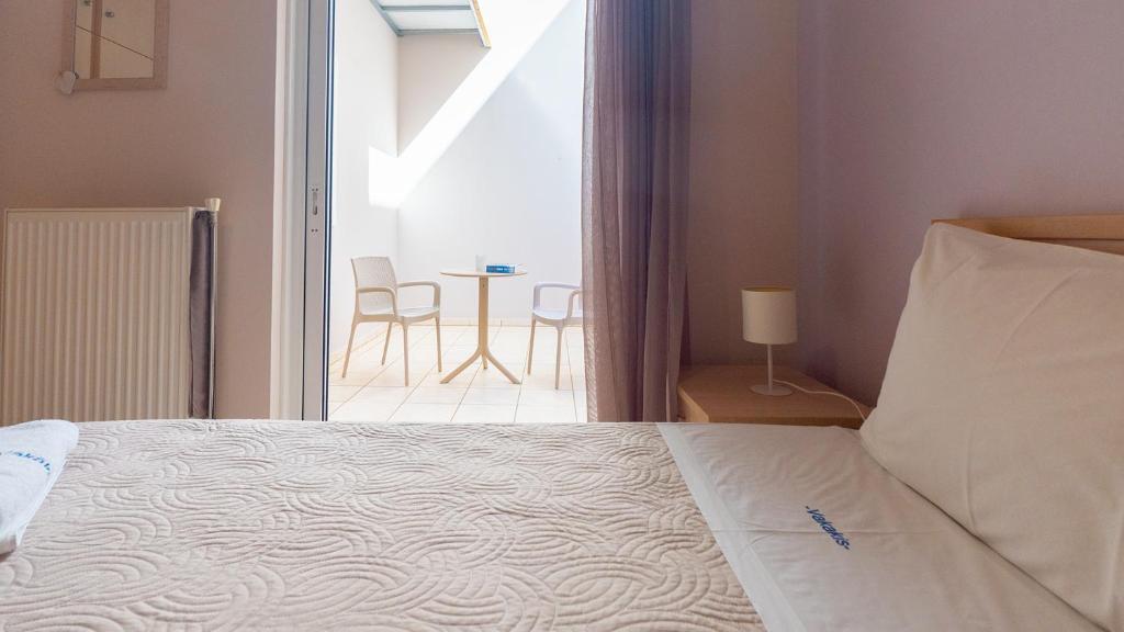 Postel nebo postele na pokoji v ubytování Vakakis-ME Apartments