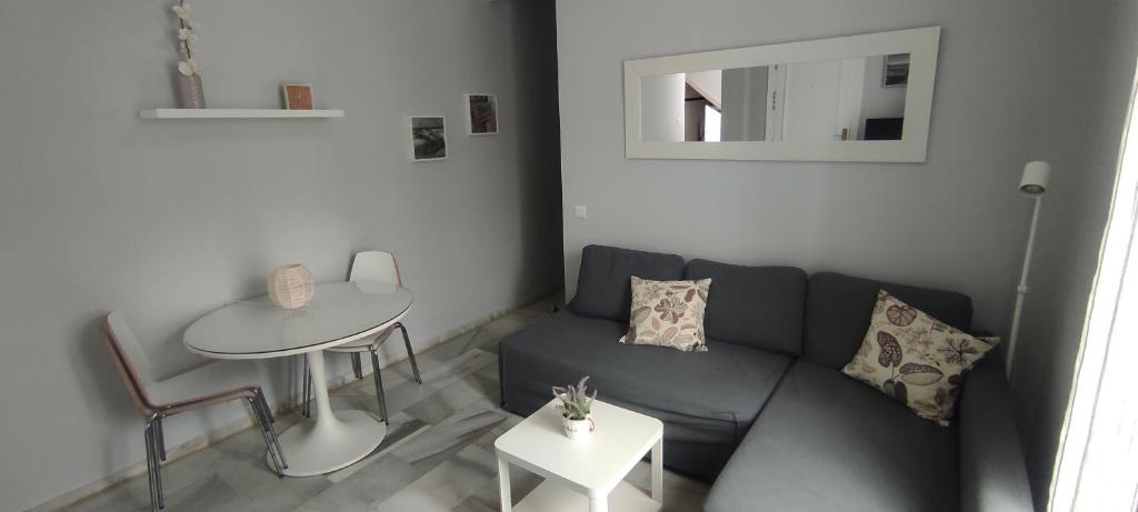 Posedenie v ubytovaní Lovely Apartment in Pedregalejo