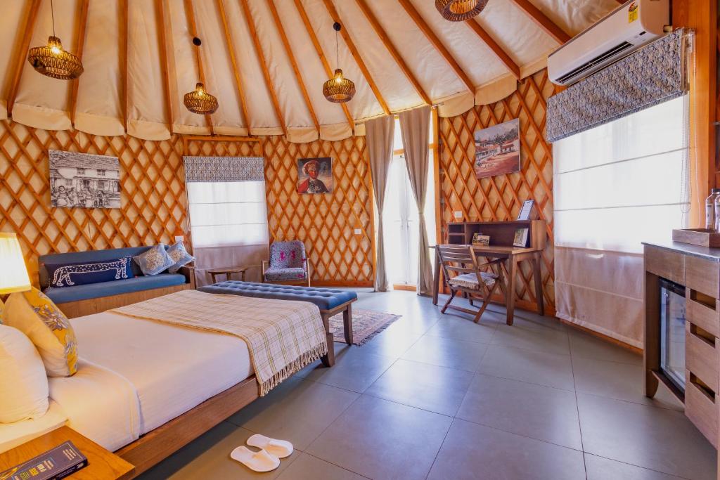Ένα ή περισσότερα κρεβάτια σε δωμάτιο στο Machaan Wilderness Lodge Nagarahole