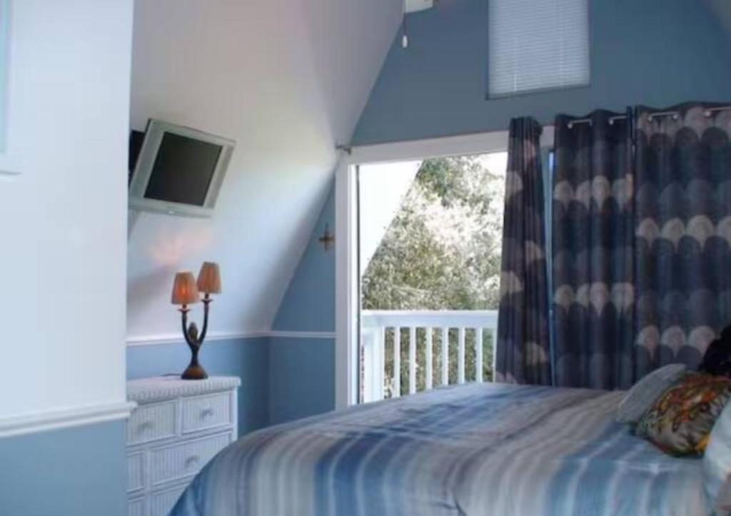 Postel nebo postele na pokoji v ubytování Say YES To Spring! 4BR Home w private pool 2 min to Destin beaches