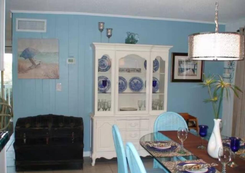 Posezení v ubytování Say YES To Spring! 4BR Home w private pool 2 min to Destin beaches