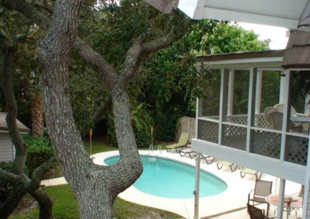 Bazén v ubytování Say YES To Spring! 4BR Home w private pool 2 min to Destin beaches nebo v jeho okolí