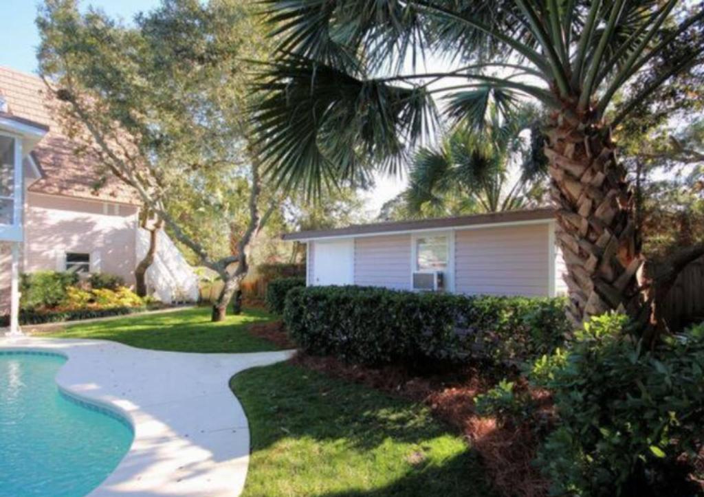 Bazén v ubytování Say YES To Spring! 4BR Home w private pool 2 min to Destin beaches nebo v jeho okolí