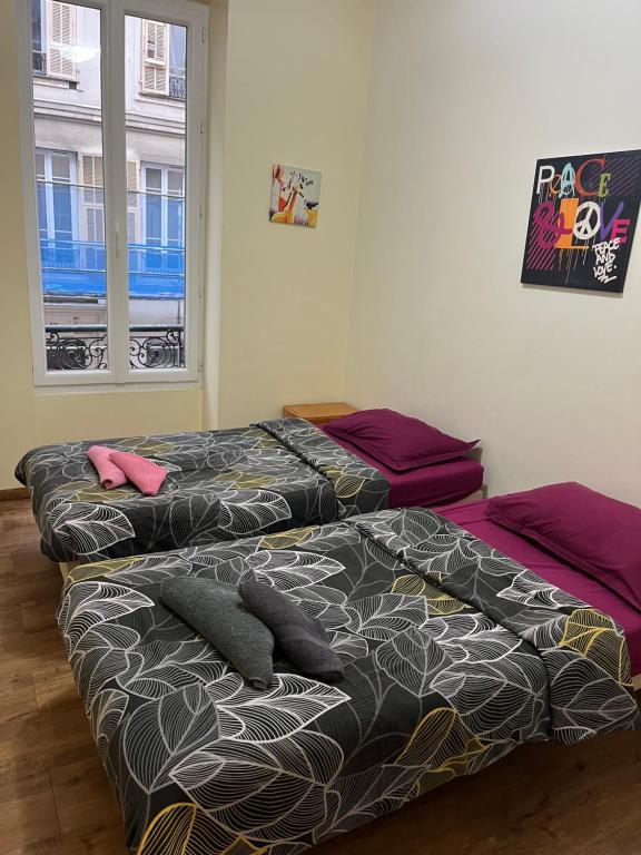 Postel nebo postele na pokoji v ubytování Hôtel Lyonnais