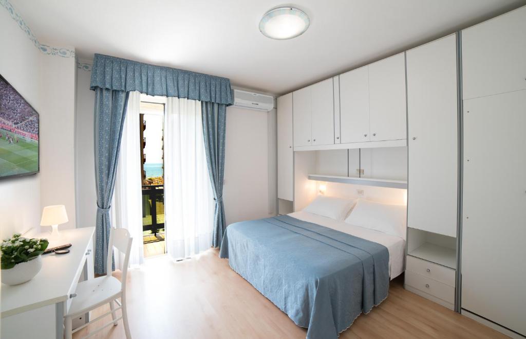 Postel nebo postele na pokoji v ubytování Hotel Laurin